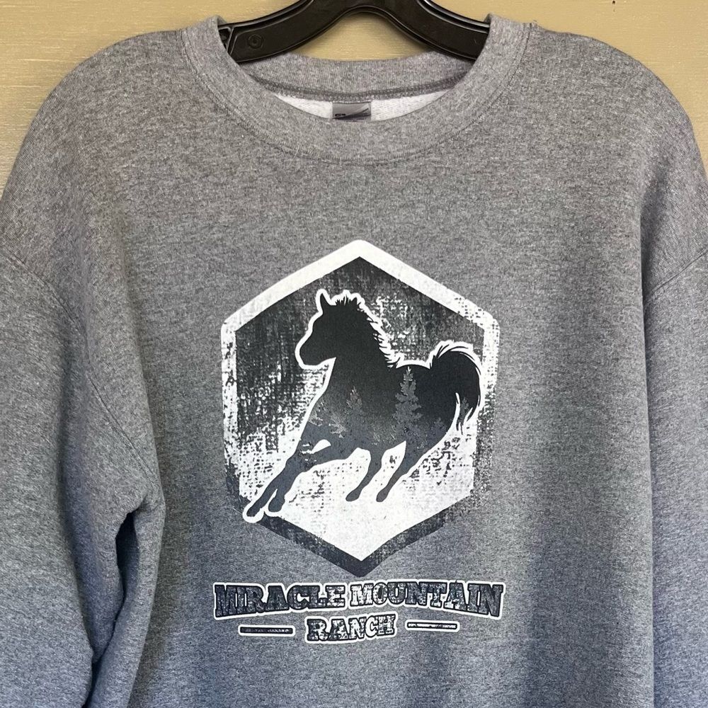 Miracle Mountain Ranch Horse Nature Graphic Crewneck Sweatshirt Gildan - Picture 2 of 9